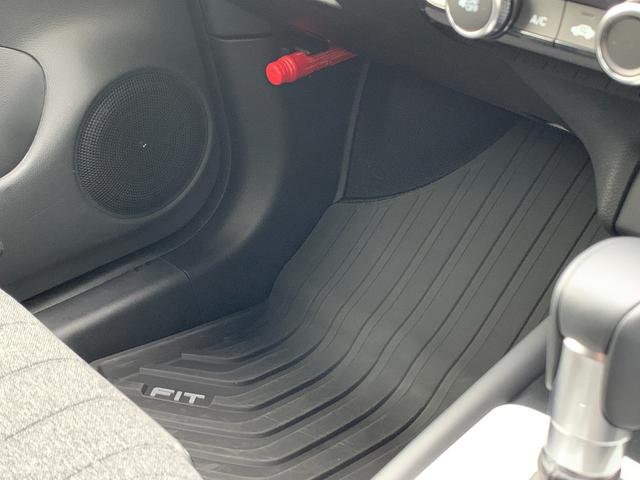 フィット ｅ：ＨＥＶホーム助手席回転シート車　助手席回転シート・ホンダセンシング・純正エンジンスターター・純正ナビ・フルセグ・ＣＤ／ＤＶＤ・Ｂｌｕｅｔｏｏｔｈ接続・バックカメラ・パーキングセンサー・社外ドライブレコーダー前後・ＬＥＤヘッドライト・（16枚目）