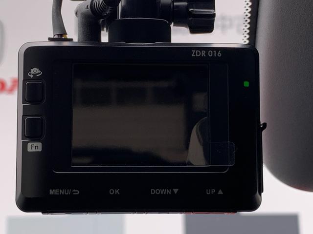 フィット ｅ：ＨＥＶホーム助手席回転シート車　助手席回転シート・ホンダセンシング・純正エンジンスターター・純正ナビ・フルセグ・ＣＤ／ＤＶＤ・Ｂｌｕｅｔｏｏｔｈ接続・バックカメラ・パーキングセンサー・社外ドライブレコーダー前後・ＬＥＤヘッドライト・（30枚目）