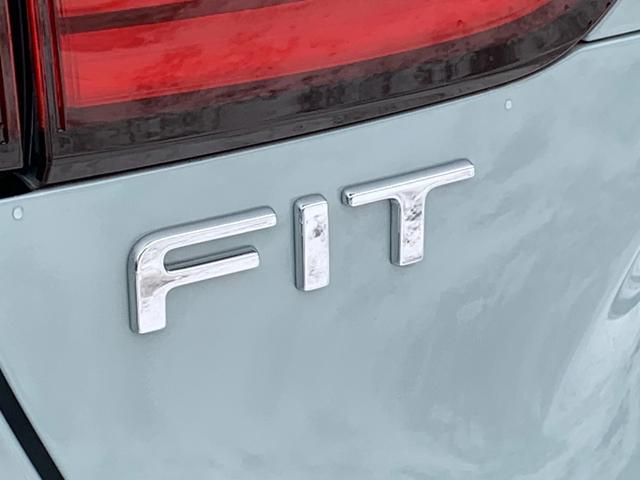 フィット ｅ：ＨＥＶホーム助手席回転シート車　助手席回転シート・ホンダセンシング・純正エンジンスターター・純正ナビ・フルセグ・ＣＤ／ＤＶＤ・Ｂｌｕｅｔｏｏｔｈ接続・バックカメラ・パーキングセンサー・社外ドライブレコーダー前後・ＬＥＤヘッドライト・（47枚目）