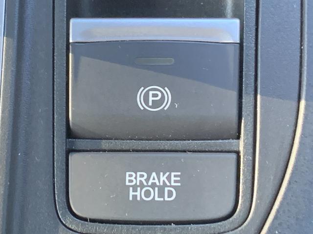 �d���p�[�L���O�u���[�L�E�I�[�g�u���[�L�z�[���h�ł��B�{�^�����������邾���ŃT�C�h�u���[�L��������܂��B�I�[�g�u���[�L�z�[���h�͐M���҂���a�؂ł��u���[�L�𓥂ݑ�����K�v�Ȃ��I�y�ɉ^�]�ł��܂��I