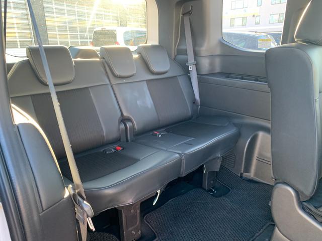 �R��ڃV�[�g�ł��I�����Ă݂�Ɩڐ��ɂ͒��������s�ɂȂ�悤�ɐ݌v����Ă��萌���ɂ�����Ԃ�����Ă���܂��B