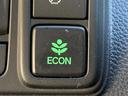 ECONスイッチを押すと・・・運転の仕方によるロスを抑え込み、燃費をよくするようクルマが頑張ります!他にも、エアコンの風量を抑えて、エンジン負担を軽減したりと幅広く活躍します!