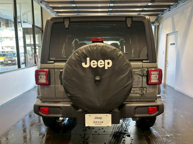 ジープ・ラングラーアンリミテッド ウィリス　ウィリス／禁煙車／ワンオーナー／Ｂｌｕｅｔｏｏｔｈ／バックカメラ／ＡＡＣ／前面衝突警報／ヒルスタートアシスト／ＬＥＤオートライト／ＥＴＣ．／純正１７ＡＷ／４ＷＤ／ＭＴモード付ＡＴ（4枚目）