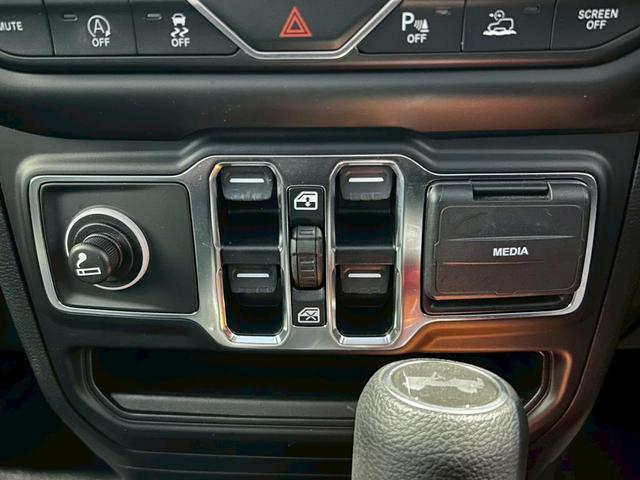 ジープ・ラングラーアンリミテッド ウィリス　ウィリス／禁煙車／ワンオーナー／Ｂｌｕｅｔｏｏｔｈ／バックカメラ／ＡＡＣ／前面衝突警報／ヒルスタートアシスト／ＬＥＤオートライト／ＥＴＣ．／純正１７ＡＷ／４ＷＤ／ＭＴモード付ＡＴ（14枚目）