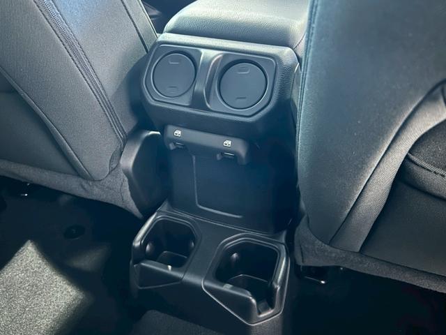 ジープ・ラングラーアンリミテッド ウィリス　ウィリス／禁煙車／ワンオーナー／Ｂｌｕｅｔｏｏｔｈ／バックカメラ／ＡＡＣ／前面衝突警報／ヒルスタートアシスト／ＬＥＤオートライト／ＥＴＣ．／純正１７ＡＷ／４ＷＤ／ＭＴモード付ＡＴ（21枚目）