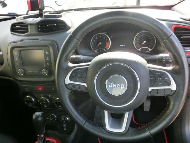 ジープ・レネゲード トレイルホーク ワンオーナー・クルーズコントロール・バックカメラ・ブラインドスポットモニター・プッシュスタート・キセノンヘッドライト・ETC・社外アルミホイール(6枚目)