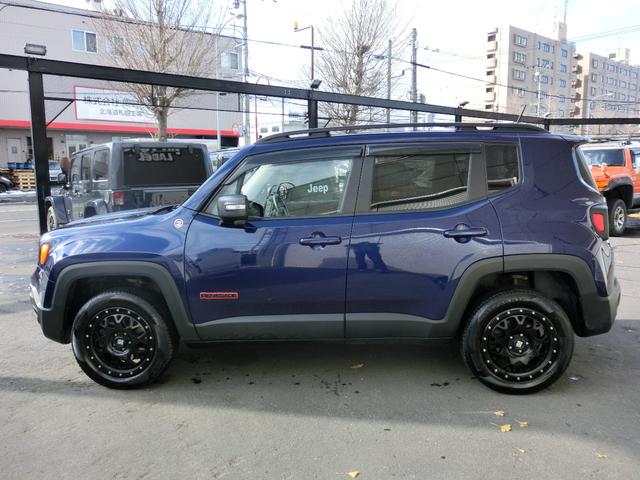 ジープ・レネゲード トレイルホーク ワンオーナー・クルーズコントロール・バックカメラ・ブラインドスポットモニター・プッシュスタート・キセノンヘッドライト・ETC・社外アルミホイール(17枚目)