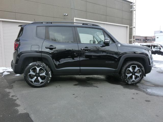 ジープ・レネゲード４ｘｅ トレイルホーク　４ｘｅ　４ＷＤ・１３００ｃｃターボ・４ｘｅ・充電ケーブル・メーカーナビ・ディスプレイオーディオ・Ｂｌｕｅｔｏｏｔｈ・ＬＥＤヘッド・クルーズコントロール・レーンアシスト・駐車支援・ドラレコ・ＥＴＣ・本州仕入（12枚目）