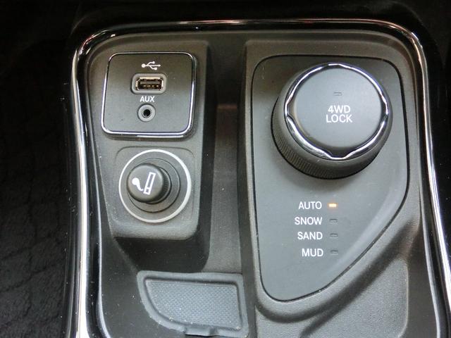 ジープ・コンパス リミテッド beatsモデル・シートヒーター・バックカメラ・純正ナビ・TV・革シート・ETC・本州仕入(10枚目)