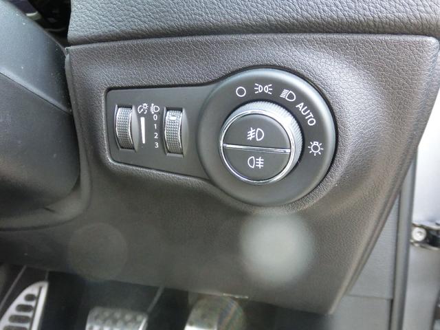 ジープ・コンパス リミテッド beatsモデル・シートヒーター・バックカメラ・純正ナビ・TV・革シート・ETC・本州仕入(11枚目)