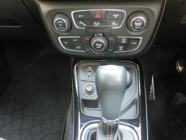 ジープ・コンパス リミテッド beatsモデル・シートヒーター・バックカメラ・純正ナビ・TV・革シート・ETC・本州仕入(13枚目)