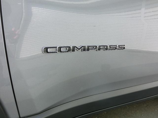 ジープ・コンパス リミテッド beatsモデル・シートヒーター・バックカメラ・純正ナビ・TV・革シート・ETC・本州仕入(27枚目)