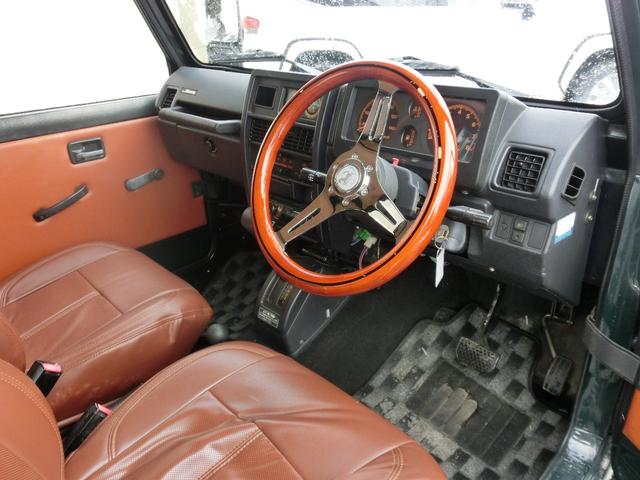 ジムニー ワイルドウインドリミテッド　タニグチ前後バンパー・タニグチ２ＵＰシャックル公認・ＣＤ・グリーンツートン・革調シートカバー・革調内張・ウッドハンドル・夏ブロックタイヤ付純正ホイール・冬２０２４製ＢＳスタッドレス・クリスタルライト（4枚目）