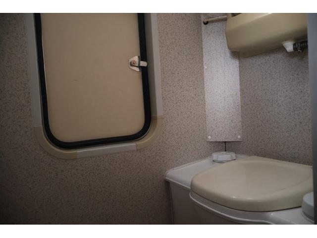 エルフトラック キャンピングカー TERRA500 4WD(切替) ディーゼル 5速マニュアル 7人乗り(39枚目)