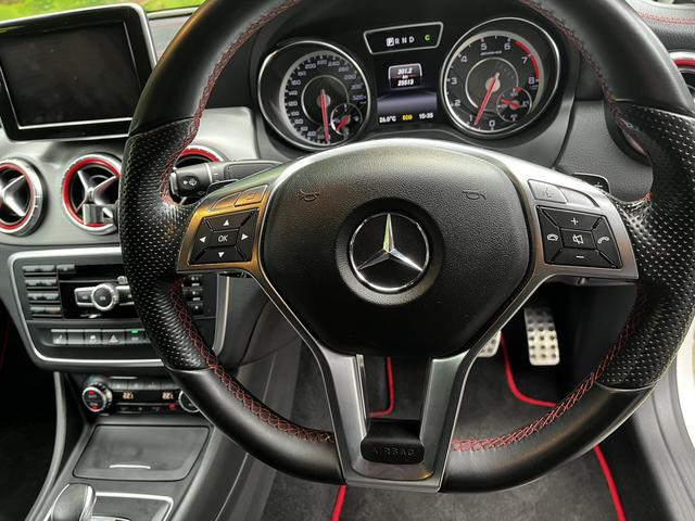 ＣＬＡクラス ＣＬＡ４５　ＡＭＧ　４マチック　４ＷＤ　クリアランスソナー　オートクルーズコントロール　バックカメラ　ナビ　アルミホイール　オートライト　ＨＩＤ　ＡＴ　シートヒーター　キーレスエントリー　電動格納ミラー　盗難防止システム（2枚目）