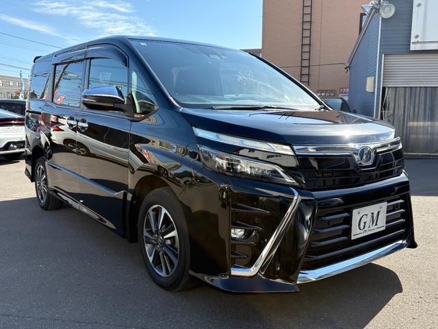 ヴォクシー ＺＳ　４ＷＤ　スマートキー　寒冷地仕様　純正ＳＤナビＴＶ　バックカメラ　ＥＴＣ　アルパインフリップダウンモニター　両側パワースライドドア　ドライブレコーダー　ＬＥＤヘッドライト　クルーズコントロール（3枚目）