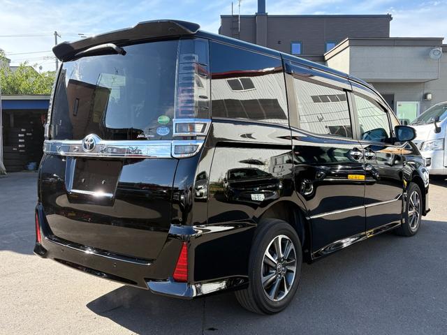 ヴォクシー ＺＳ　４ＷＤ　スマートキー　寒冷地仕様　純正ＳＤナビＴＶ　バックカメラ　ＥＴＣ　アルパインフリップダウンモニター　両側パワースライドドア　ドライブレコーダー　ＬＥＤヘッドライト　クルーズコントロール（6枚目）