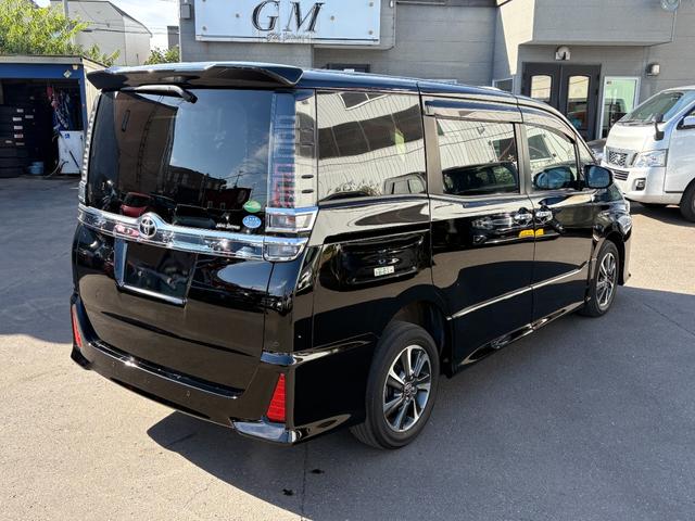 ヴォクシー ＺＳ　４ＷＤ　スマートキー　寒冷地仕様　純正ＳＤナビＴＶ　バックカメラ　ＥＴＣ　アルパインフリップダウンモニター　両側パワースライドドア　ドライブレコーダー　ＬＥＤヘッドライト　クルーズコントロール（7枚目）