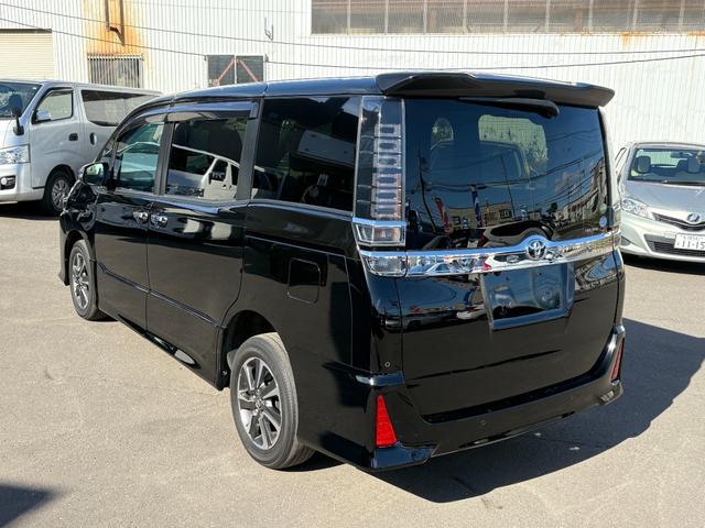 ヴォクシー ＺＳ　４ＷＤ　スマートキー　寒冷地仕様　純正ＳＤナビＴＶ　バックカメラ　ＥＴＣ　アルパインフリップダウンモニター　両側パワースライドドア　ドライブレコーダー　ＬＥＤヘッドライト　クルーズコントロール（10枚目）