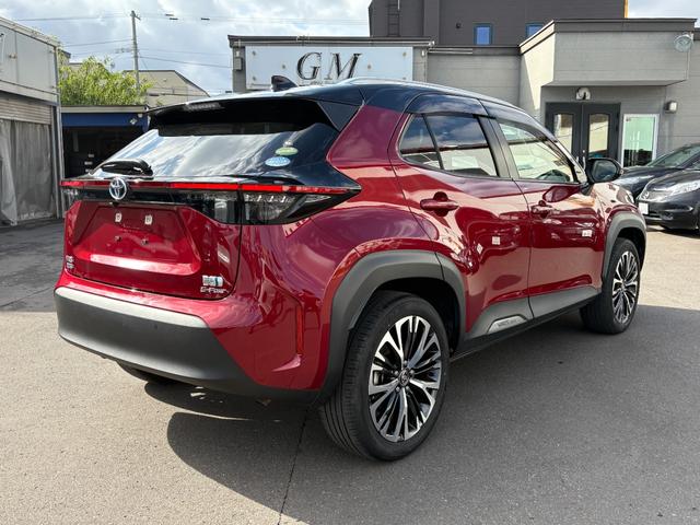 ヤリスクロス ハイブリッドＺ　４ＷＤ　トヨタコネクティッドナビＴＶ　全方位カメラ　スマートキー　ＥＴＣ　前後ドライブレコーダー　両側シートヒーター　パワーバックドア　ハーフレザーシート　パワーシート　クルーズコントロール（6枚目）