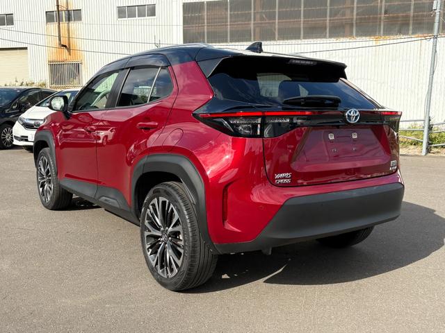 ヤリスクロス ハイブリッドＺ　４ＷＤ　トヨタコネクティッドナビＴＶ　全方位カメラ　スマートキー　ＥＴＣ　前後ドライブレコーダー　両側シートヒーター　パワーバックドア　ハーフレザーシート　パワーシート　クルーズコントロール（9枚目）