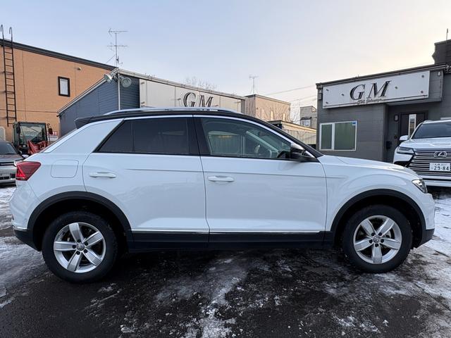 Ｔ－ロック ＴＳＩ　スタイル　ユーザー下取り車　純正メモリーナビ　バックカメラ　ＥＴＣ２．０　パーキングアシスト　アイドリングストップ　クルーズコントロール　パワーバックドア　ハーフレザーシート（5枚目）