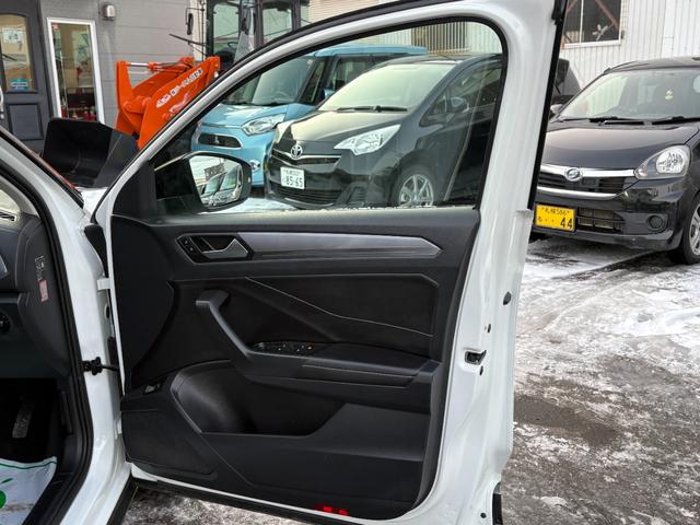 Ｔ－ロック ＴＳＩ　スタイル　ユーザー下取り車　純正メモリーナビ　バックカメラ　ＥＴＣ２．０　パーキングアシスト　アイドリングストップ　クルーズコントロール　パワーバックドア　ハーフレザーシート（37枚目）