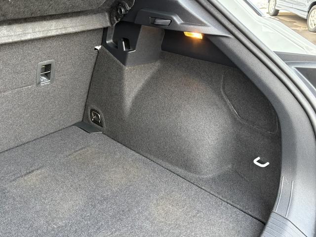 Ｔ－ロック ＴＳＩ　スタイル　ユーザー下取り車　純正メモリーナビ　バックカメラ　ＥＴＣ２．０　パーキングアシスト　アイドリングストップ　クルーズコントロール　パワーバックドア　ハーフレザーシート（53枚目）