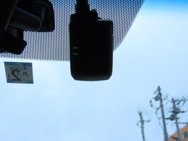 フリード＋ Ｇブラックスタイル　４ＷＤ　メモリーナビ　ＥＴＣ　バックカメラ　両側電動スライドドア　アルミホイール　フルセグ　シートヒーター　オートクルーズコントロール　衝突防止システム　ＬＥＤヘッドランプ　ドライブレコーダー（4枚目）