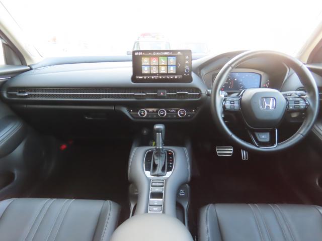 ZR-V Z デモカーUP 4WD コネクト MBカメラ 前後ドラレコ 冬タイヤSET メモリーナビ ETC 革シート アルミホイール フルセグ 電動リアゲート シートヒーター オートクルーズコントロール エアコン(14枚目)