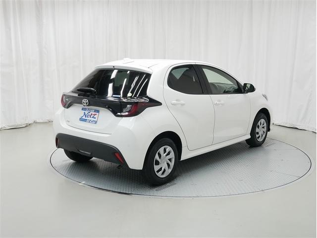 ヤリス Ｘ　４ＷＤ　メモリーナビ　バックカメラ　衝突被害軽減システム　ＥＴＣ（3枚目）