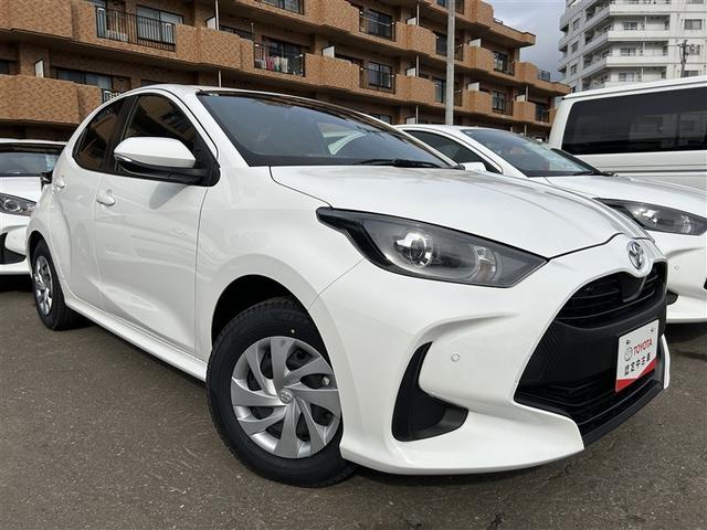 ヤリス Ｘ　４ＷＤ　メモリーナビ　バックカメラ　衝突被害軽減システム　ＥＴＣ（4枚目）