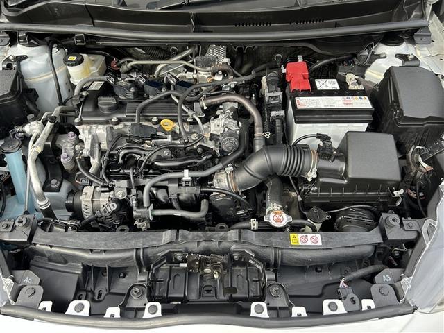 ヤリス Ｘ　４ＷＤ　メモリーナビ　バックカメラ　衝突被害軽減システム　ＥＴＣ（7枚目）