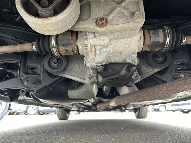 ヤリス Ｘ　４ＷＤ　メモリーナビ　バックカメラ　衝突被害軽減システム　ＥＴＣ（8枚目）