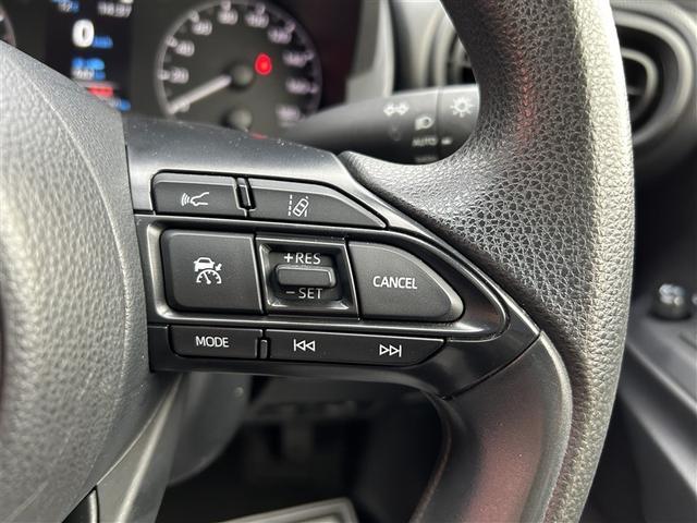 ヤリス Ｘ　４ＷＤ　メモリーナビ　バックカメラ　衝突被害軽減システム　ＥＴＣ（17枚目）