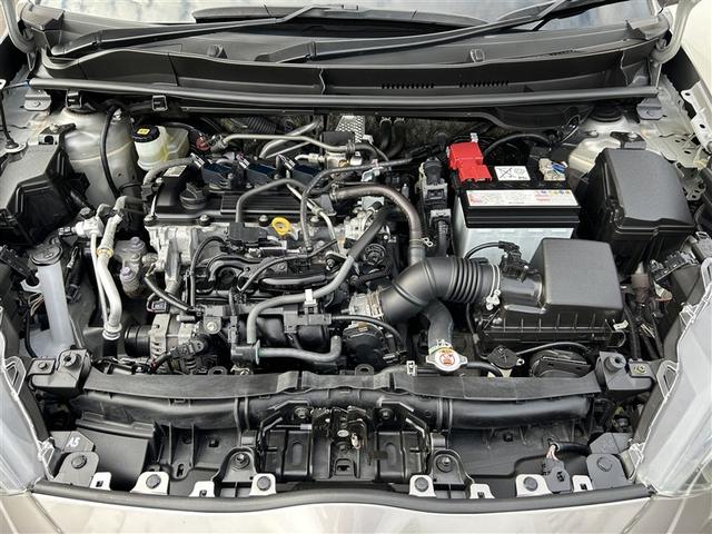 ヤリス Ｘ　４ＷＤ　メモリーナビ　バックカメラ　衝突被害軽減システム　ＥＴＣ（7枚目）