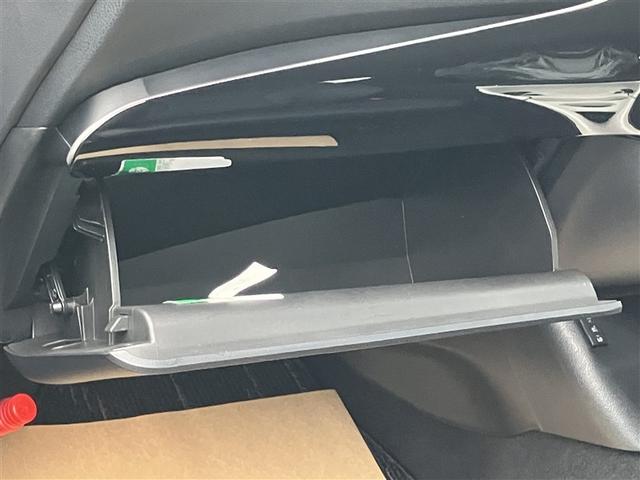 プリウス Ａツーリングセレクション　４ＷＤ　フルセグ　メモリーナビ　バックカメラ　衝突被害軽減システム　ＥＴＣ　ＬＥＤヘッドランプ　記録簿（22枚目）