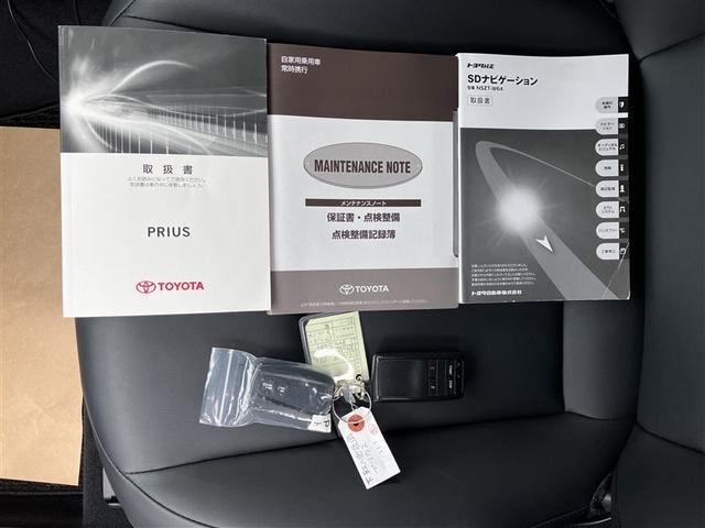 プリウス Ａツーリングセレクション　４ＷＤ　フルセグ　メモリーナビ　バックカメラ　衝突被害軽減システム　ＥＴＣ　ＬＥＤヘッドランプ　記録簿（26枚目）