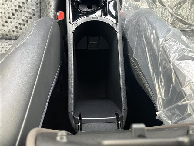 Ｃ－ＨＲ Ｇ　フルセグ　メモリーナビ　バックカメラ　衝突被害軽減システム　ＥＴＣ　ＬＥＤヘッドランプ　フルエアロ　アイドリングストップ（16枚目）