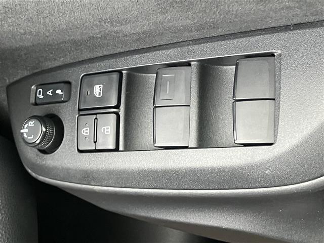 ヤリス Ｇ　４ＷＤ　バックカメラ　衝突被害軽減システム　記録簿（17枚目）