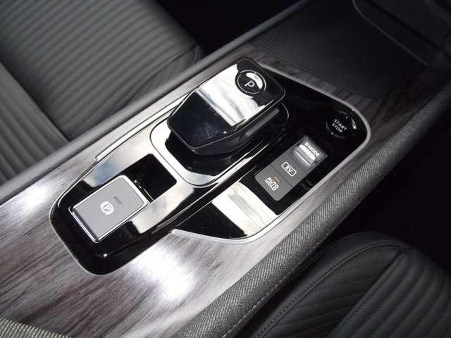 オーラ 1.2 G FOUR レザーエディション 4WD エマージェンシーブレーキ・VDC・レザーシ(6枚目)