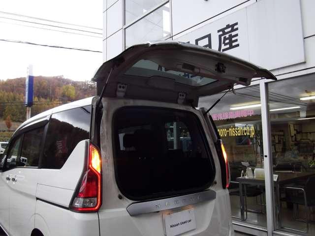 セレナ 2.0 XV 4WD エマージェンシーブレーキ・VDC・後席モニ(8枚目)