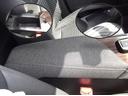 運転席と助手席の間のアームレスト ・展開すると収納部として使用出来ます。シフト部下にも収納が出来ます。HDMIの接続端子もこちらにございます。