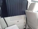 後席以降にはカーテンが装備されています。　スライドドアにはカップホルダー