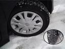 ・スタッドレスタイヤには純正ホイールカバー＋スチールホイール　（タイヤの残り溝は少ないのでご相談下さい。）