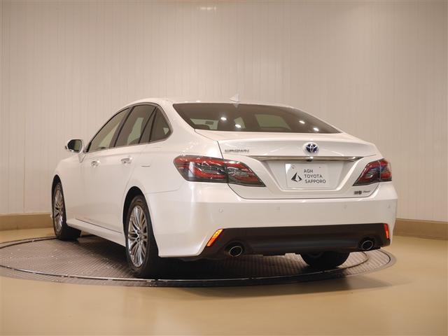 クラウンハイブリッド Ｓ　Ｆｏｕｒ　クルコン　地デジ　Ｂカメラ　電動シート　盗難防止装置　寒冷地　ＤＶＤ　ＬＥＤヘッド　スマートキー　アイドリングストップ　エアバッグ　ＡＢＳ　ＥＴＣ　ミュージックプレイヤー接続可　横滑り防止装置　４ＷＤ（3枚目）