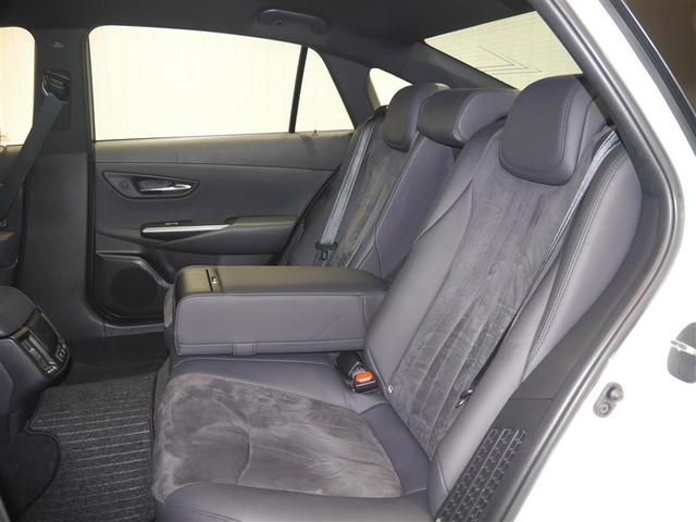 クラウンハイブリッド Ｓ　Ｆｏｕｒ　クルコン　地デジ　Ｂカメラ　電動シート　盗難防止装置　寒冷地　ＤＶＤ　ＬＥＤヘッド　スマートキー　アイドリングストップ　エアバッグ　ＡＢＳ　ＥＴＣ　ミュージックプレイヤー接続可　横滑り防止装置　４ＷＤ（8枚目）