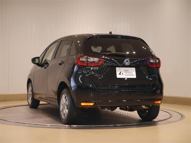 フィット ベーシック　衝突被害軽減システム　Ｒカメラ　ナビ　４ＷＤ　オートクルーズコントロール　メモリーナビ　アイドリングストップ　ＥＴＣ車載器　横滑り防止　スマートキー　盗難防止システム（3枚目）