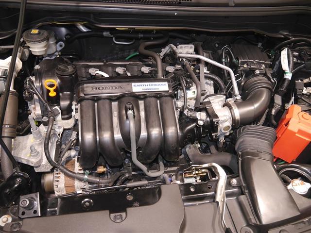 フィット ベーシック　衝突被害軽減システム　Ｒカメラ　ナビ　４ＷＤ　オートクルーズコントロール　メモリーナビ　アイドリングストップ　ＥＴＣ車載器　横滑り防止　スマートキー　盗難防止システム（11枚目）