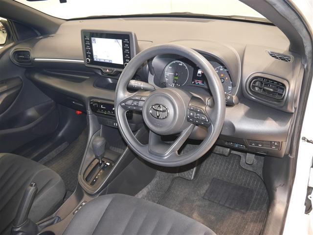 ヤリス ハイブリッドX サイドエアバッグ 盗難防止 VSC クルコン 4WD アイドリングストップ ETC スマートキー 寒冷地仕様 ナビ オートエアコン ミュージックプレイヤー接続可 メモリーナビ キーレス エアバッグ(4枚目)